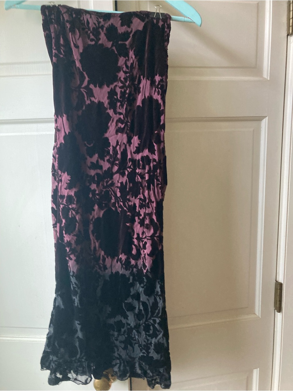 Jigsaw Black on Plum Silk Blend Velvet Skirt. - Picture 5 of 5
